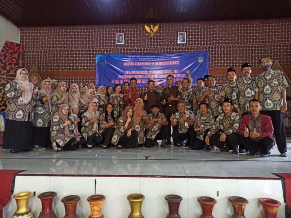 Jaksa Masuk Sekolah